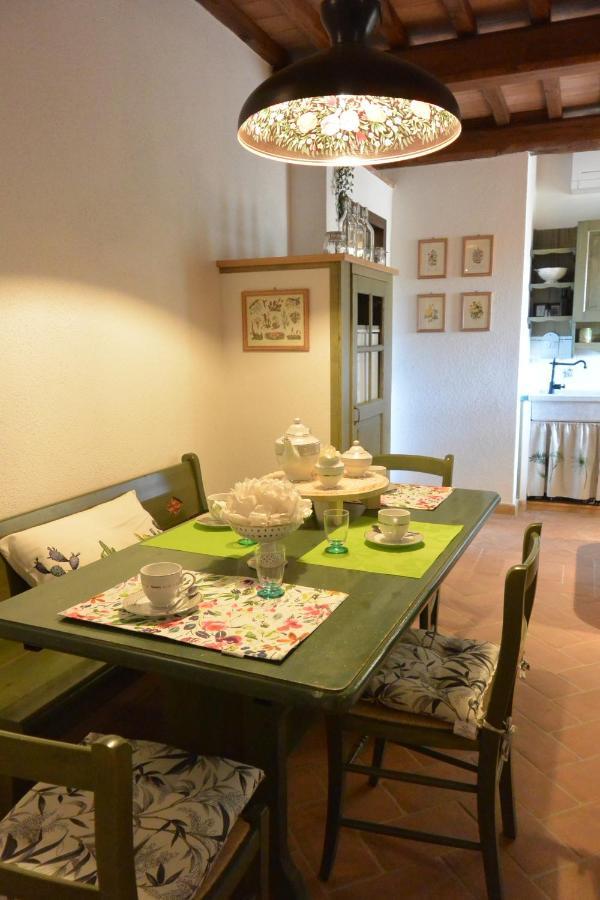 Agriturismo Podere Il Sorbo カンパニャーティコ エクステリア 写真