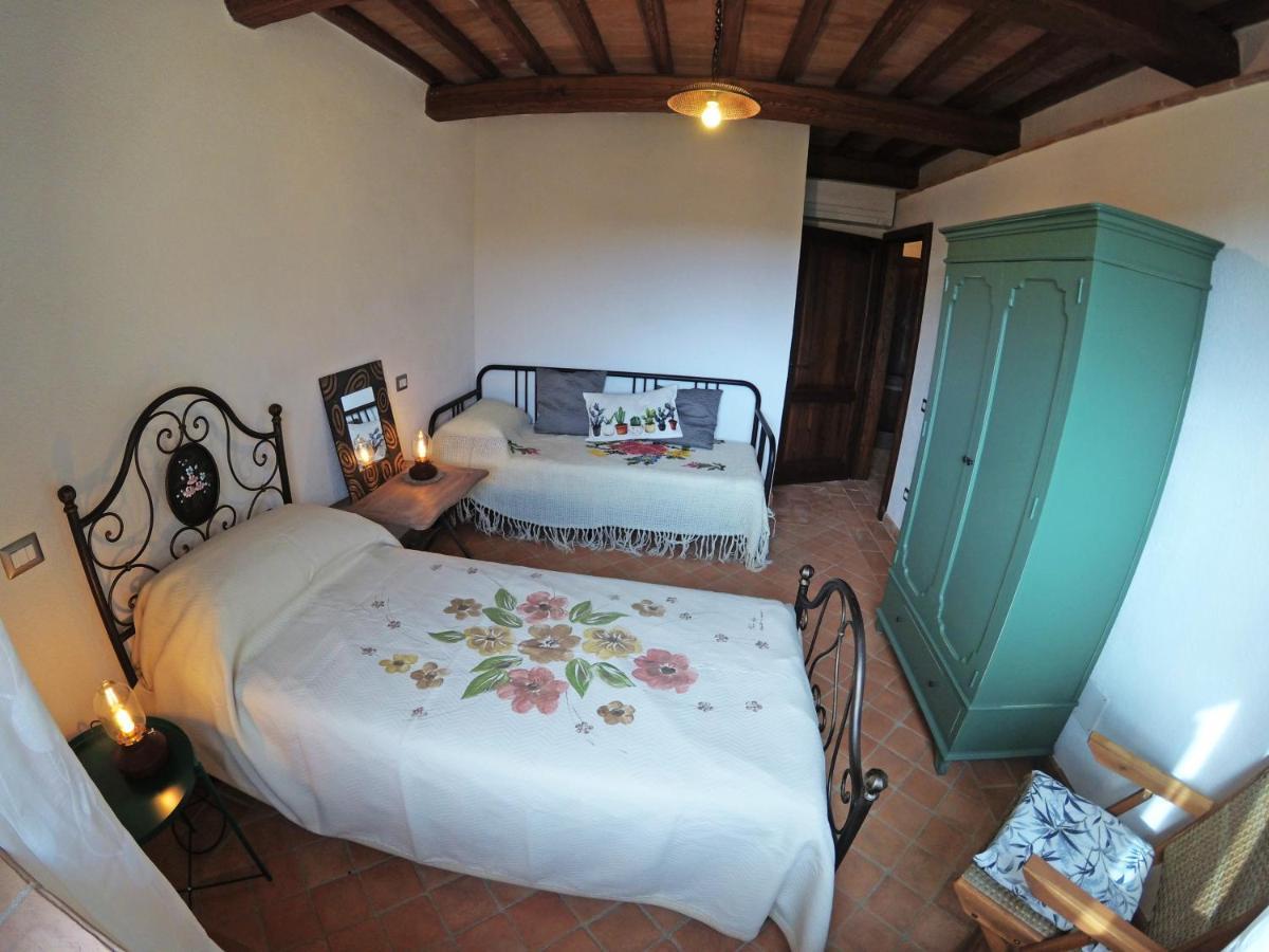 Agriturismo Podere Il Sorbo カンパニャーティコ エクステリア 写真