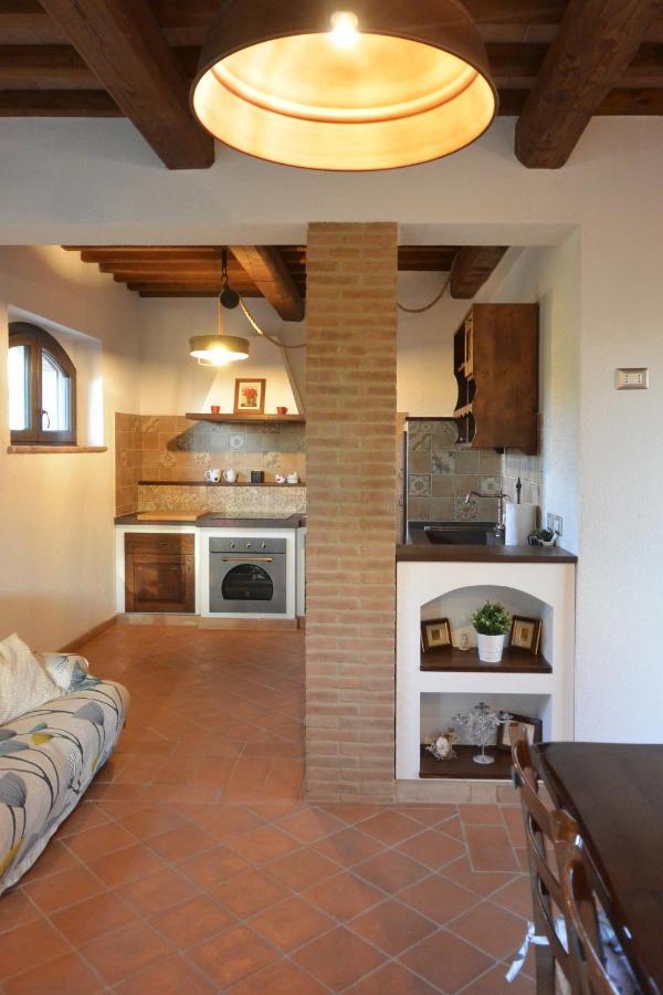 Agriturismo Podere Il Sorbo カンパニャーティコ エクステリア 写真
