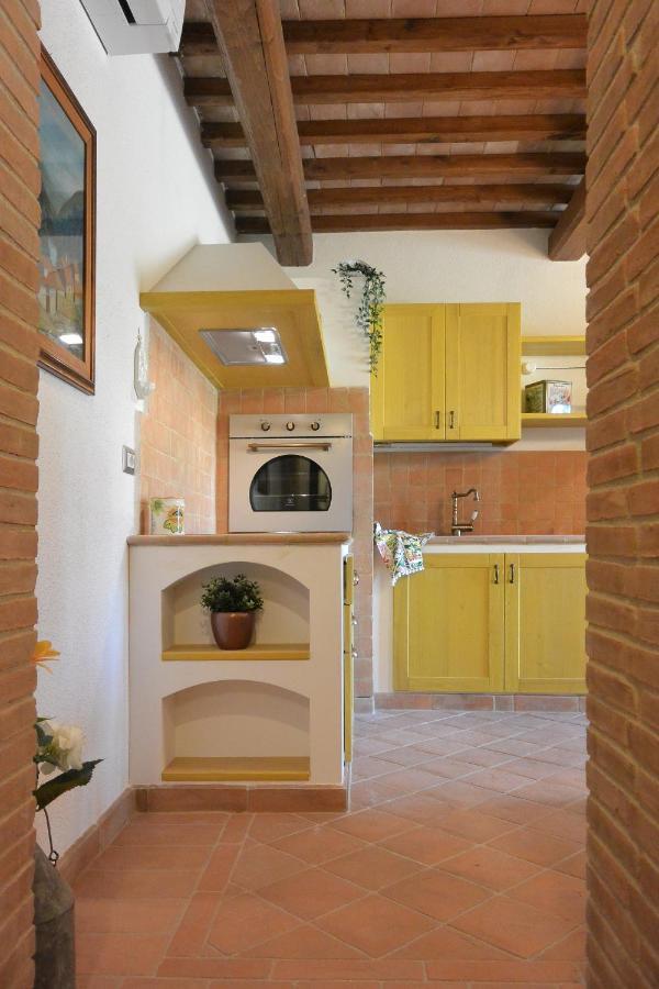Agriturismo Podere Il Sorbo カンパニャーティコ エクステリア 写真